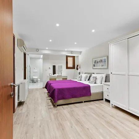 5 Bedroom Poseidon With Private Pool, Aphrodite Hills Villa Kouklia